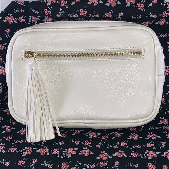 Forever 21 Handbags - Forever 21 Waist Pouch